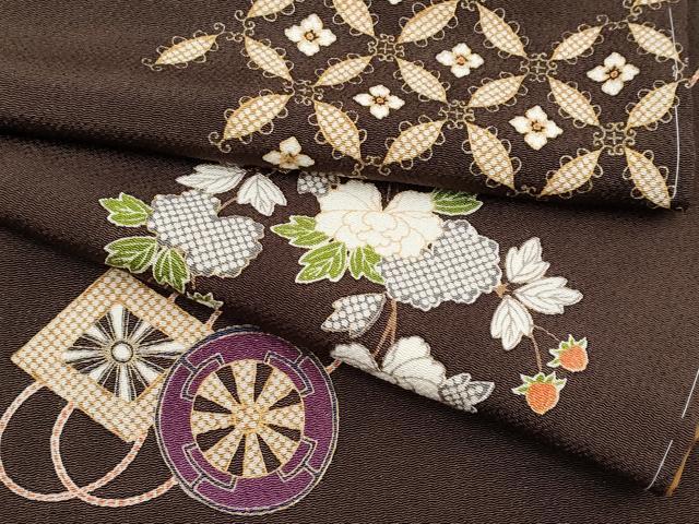 平和屋着物■極上　小紋　源氏車草花文　金彩　鬼しぼ縮緬　鉄黒色地　逸品　未使用　CYAA3315s5