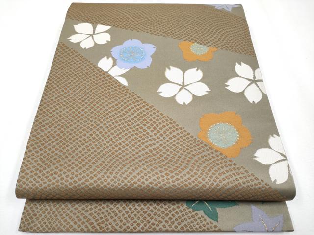 平和屋着物●極上　世界的人形師　辻村寿三郎　ジュサブロー　六通柄袋帯　舞花文　金糸　灰汁色地　逸品　CYAA3962s6