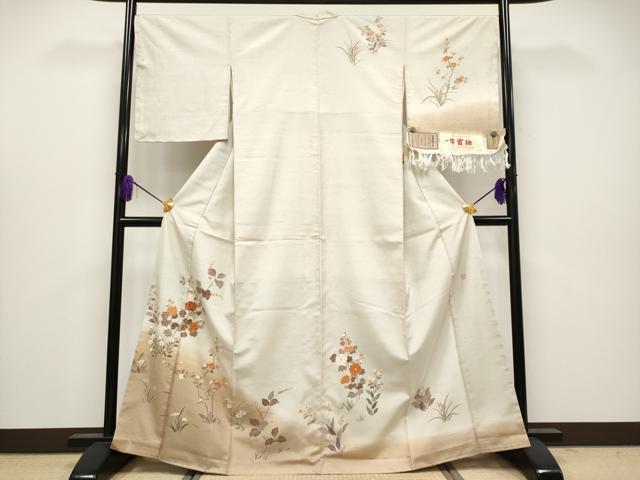 平和屋着物●極上　石川県指定無形文化財 牛首紬 白山工房 手織 訪問着 刺繍 草花文 金彩 証紙付 亜麻色 上代70万 逸品 未使用 CYAA4064s6