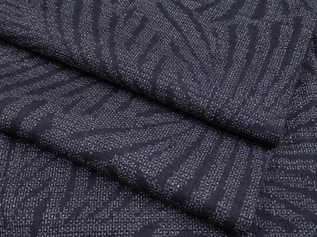 平和屋着物●極上　本場結城紬　重要無形文化財　100亀甲　舞葉尽くし　濃紺地　逸品　CYAA4139s6