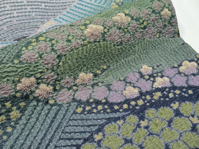 平和屋着物●極上　十日町　名門　滝泰謹製　太鼓柄袋帯　相良刺繍　おぼろ染　襲絞り　舞花文　銀通し地　逸品　未使用　CYAA4244s6_2