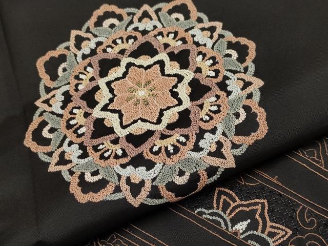 平和屋着物●極上 中国三大刺繍 蘇州刺繍 スワトウ相良刺繍 総刺繍 訪問着 本場染大島紬 翁雪宝 正倉院更紗唐草文 逸品 未使用 CYAA4342s6_6