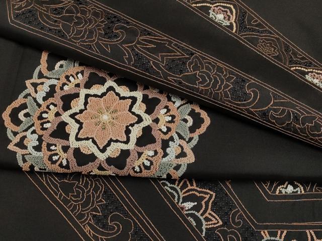 平和屋着物●極上 中国三大刺繍 蘇州刺繍 スワトウ相良刺繍 総刺繍 訪問着 本場染大島紬 翁雪宝 正倉院更紗唐草文 逸品 未使用 CYAA4342s6_5
