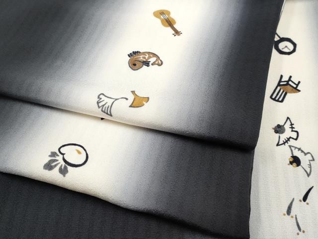 平和屋着物●極上　小紋　動物楽器玩具文　暈し染め　黒地　逸品　CYAA4385s6