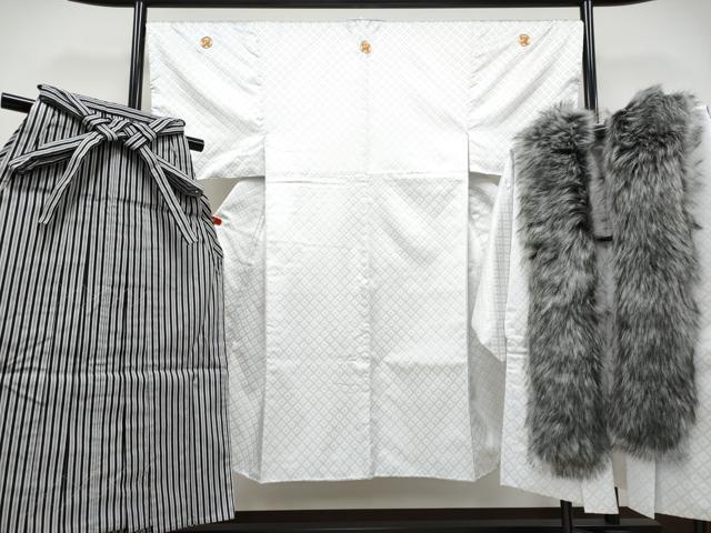 平和屋着物●極上　男性　紋付き・羽織・馬乗り袴・ファーセット　舞台衣装　白地　洗える着物　逸品　CYAA4450s6