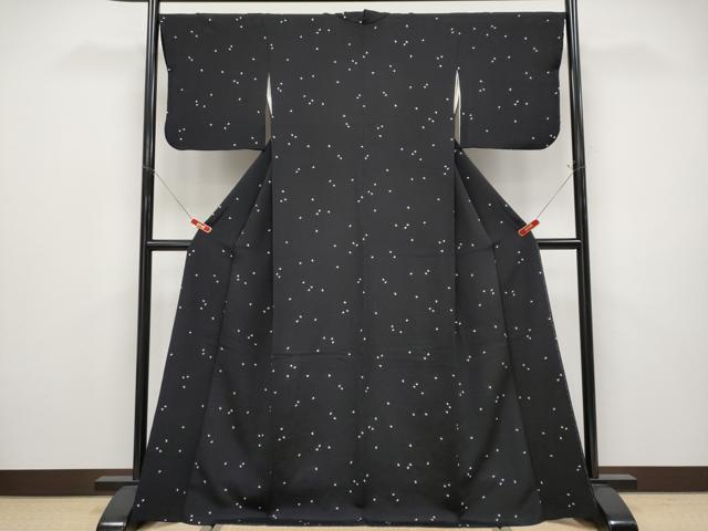 平和屋着物●極上　小紋　舞花びら　黒地　鬼しぼ縮緬　逸品　未使用　CYAA4767s6_1