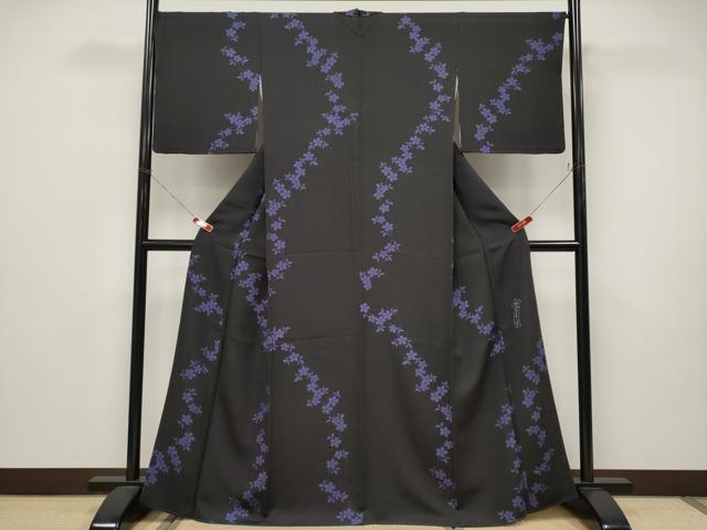 平和屋着物●極上　世界的人形師　辻村寿三郎　ジュサブロー　小紋　舞桜文　黒地　ほていや扱い　逸品　未使用　CYAA5010s6_1