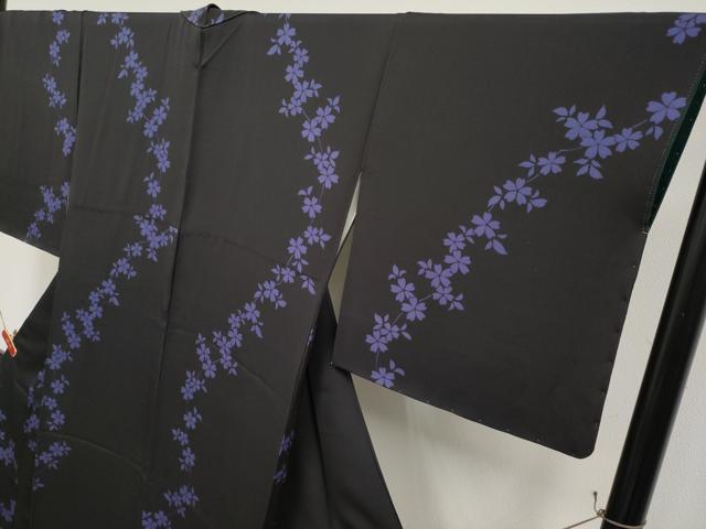 平和屋着物●極上　世界的人形師　辻村寿三郎　ジュサブロー　小紋　舞桜文　黒地　ほていや扱い　逸品　未使用　CYAA5010s6_3