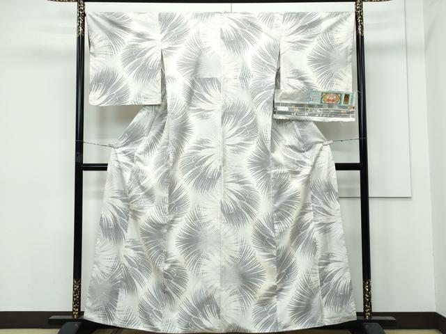 平和屋着物○本場大島紬 白大島 9マルキ 花蝶唐草文 正絹 逸品