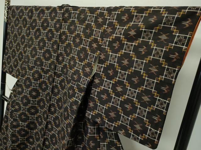 平和屋着物□極上 国指定重要無形文化財 本場久米島紬 黒地