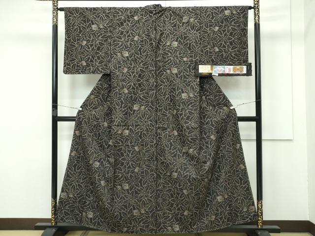 平和屋着物■極上　本場大島紬　泥染め　7マルキ　南天花文　興紬商店謹製　証紙付き　逸品　未使用　CZAA3972s5