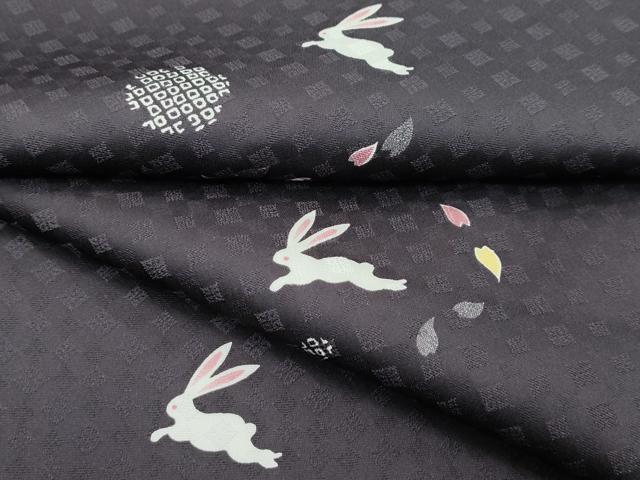 平和屋着物●極上　小紋　兎　舞花弁　紫黒色地　反端付き　逸品　未使用　CZAA4660s6