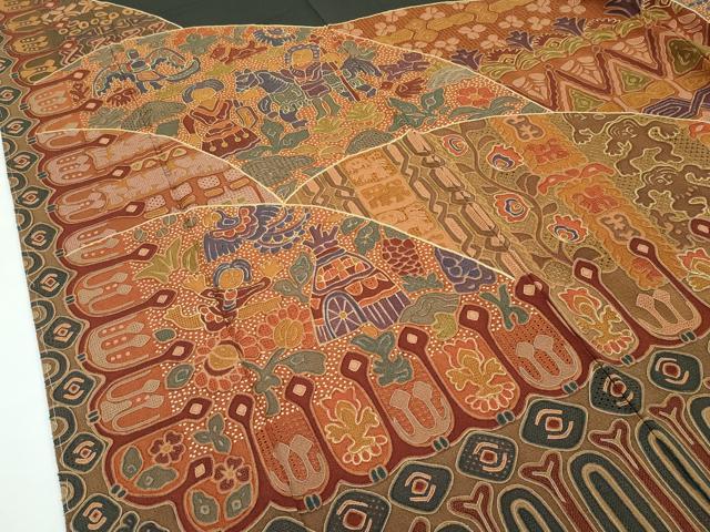 平和屋本店●極上 訪問着 総刺繍 中国三大刺繍 スワトウ相良刺繍 更紗人物花文 金彩 鬼しぼ縮緬 黒緑色地 逸品 未使用 CZAA5018s6_3