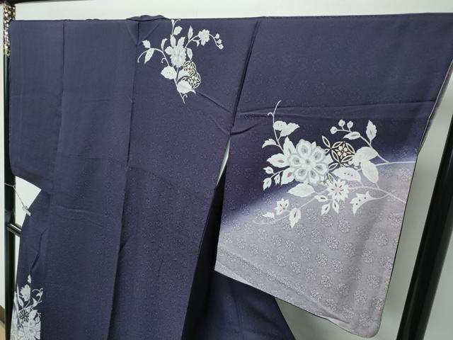 平和屋本店●極上　訪問着　更紗花文　暈し染め　金彩　紫黒色地　逸品　CZAA5239s6_2