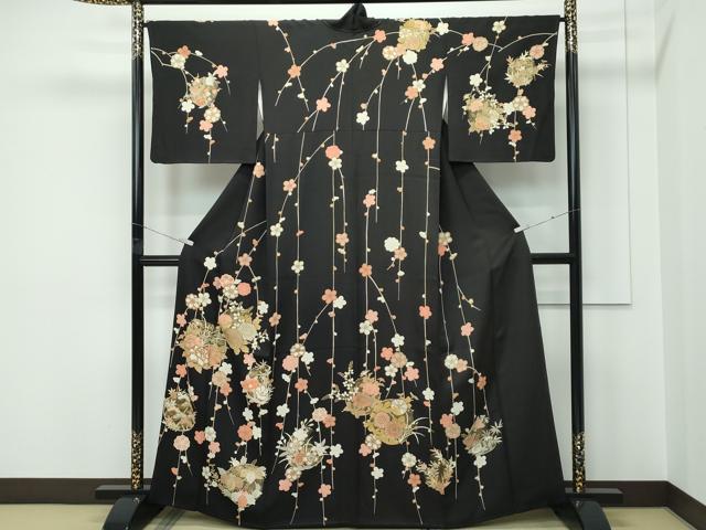 平和屋着物●極上　訪問着　駒刺繍　枝垂れ梅草花文　黒地　金彩　逸品　CZAA5357s6