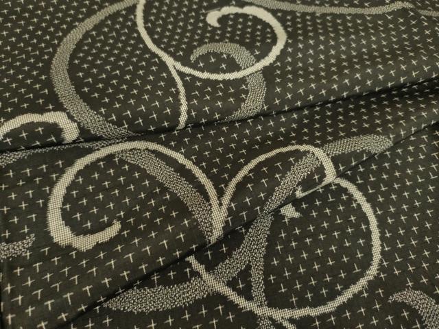 平和屋着物▽上質な紬　単衣　唐草文　黒地　正絹　逸品　DAAQ3596az