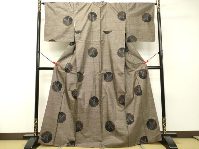 平和屋着物○本場大島紬 9マルキ 雪輪舞蝶文 正絹 逸品 DAAR4377tw