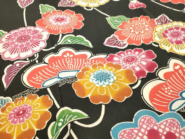 平和屋着物○豪華振袖 型染 草花松文 黒地 鬼しぼ縮緬 正絹 逸品 