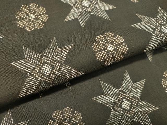 平和屋着物●希少　本場大島紬　龍郷絣　舞花文　正絹　逸品　DAAR4466tw 平和屋着物○希少 本場大島紬 龍郷絣 舞花文 正絹 逸品 DAAR4466tw