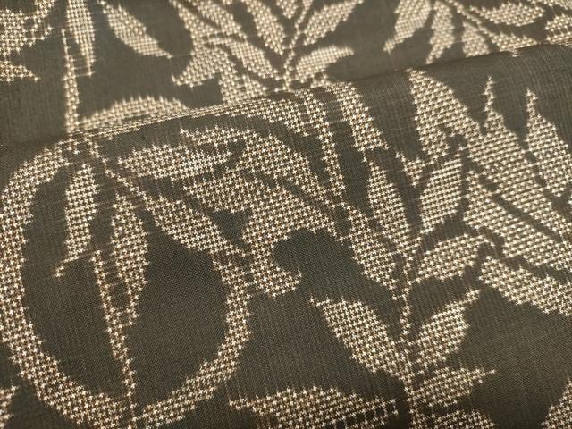 平和屋着物○本場大島紬 7マルキ 正倉院花唐草文 正絹 逸品