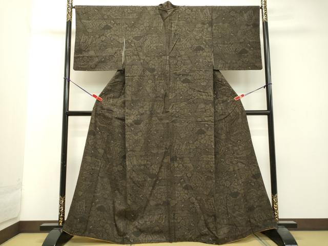 平和屋着物●本場結城紬　重要無形文化財　80亀甲　草花文　正絹　逸品　AAAY6634zg 平和屋着物○本場結城紬 重要無形文化財 80亀甲 草花文 正絹 逸品