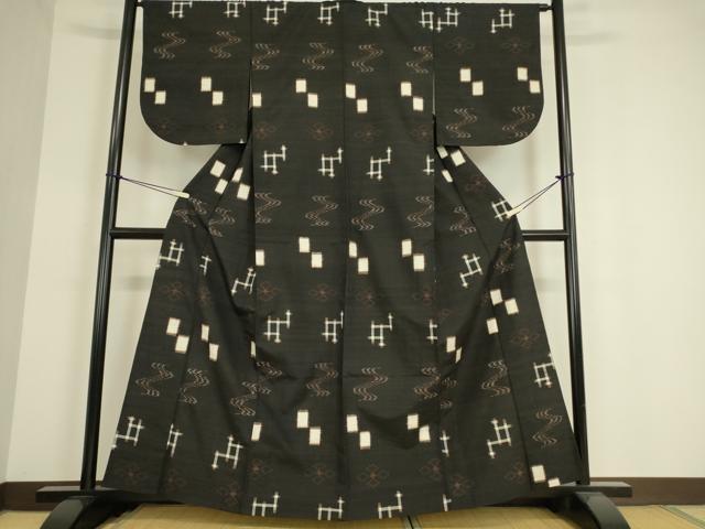 平和屋着物▽国指定重要無形文化財 本場久米島紬 手織 単