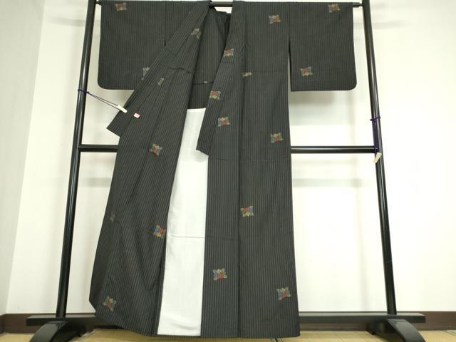 平和屋着物▽上質な紬　単衣　舞花文　黒地　正絹　逸品　DAAT9936az 平和屋着物▽上質な紬 単衣 舞花文 黒地 正絹 逸品 DAAT9936az 【公式