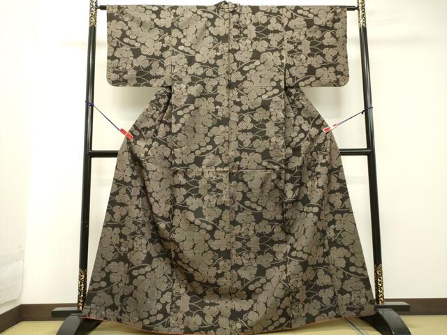 平和屋着物○本場大島紬 7マルキ 葡萄蔦の葉文 正絹 逸品 DAAU0564tw