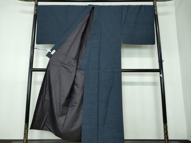 平和屋着物●男性　本場結城紬　重要無形文化財　キングサイズ　100亀甲　総詰め　濃紺地　正絹　逸品　DAAU5132ps_1