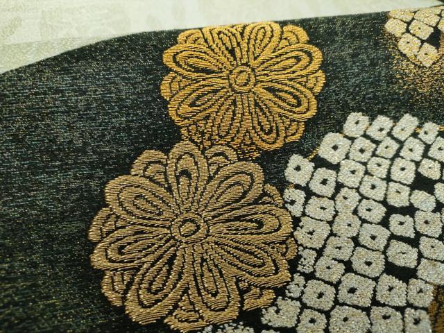 平和屋着物●九寸名古屋帯　駒刺繍　総刺繍　間道　黒地　金糸　正絹　逸品　DAAZ0949ps 平和屋着物□塩瀬 九寸名古屋帯 総銀駒刺繍 菊 黒地 逸品