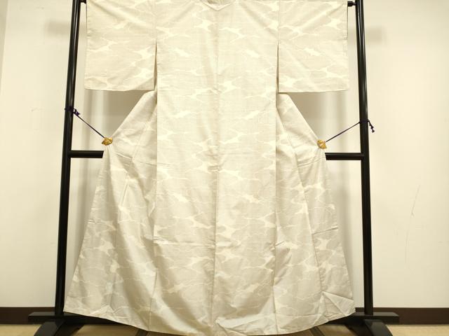 平和屋着物●本場大島紬　白大島　150亀甲　雲取り枝花文　正絹　逸品　DAAU0587tw 平和屋着物○本場大島紬 白大島 150亀甲 雲取り枝花文 正絹