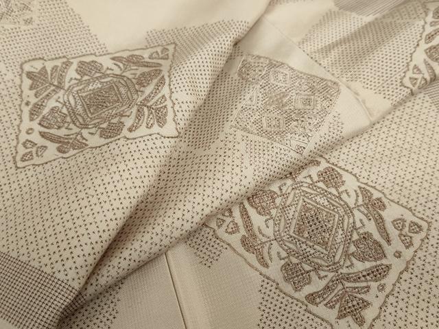 平和屋着物●中国三大刺繍　スワトウ刺繍　汕頭刺繍　本場大島紬　刺繍　色紙重ね草花間道　正絹　逸品　DAAV4848ud