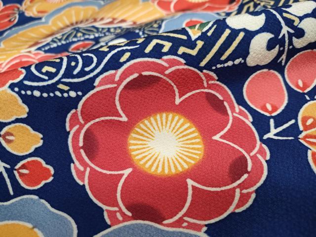 平和屋着物○和染紅型 栗山紅型 栗山吉三郎 振袖 宝尽くし飛鶴草花