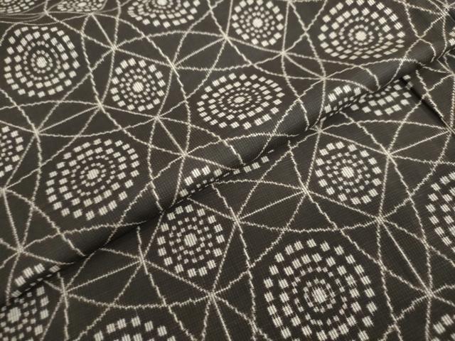 平和屋着物●本場大島紬　幾何学文様　正絹　逸品　DAAV4894ud 平和屋着物○本場大島紬 幾何学文様 正絹 逸品 DAAV4894ud