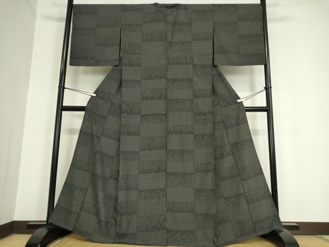 平和屋着物▽本塩沢　単衣　市松草葉文　黒地　110亀甲　正絹　逸品　DAAV5800az 平和屋着物▽本塩沢 単衣 市松草葉文 黒地 110亀甲 正絹 逸品