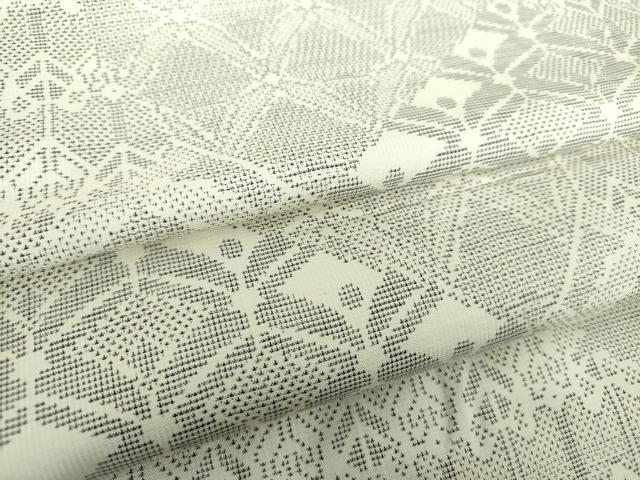 平和屋着物●本場大島紬　白大島　9マルキ　150亀甲　洋花文　正絹　逸品　DAAV6672ps