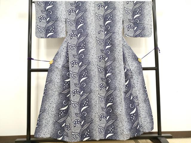 色無地 紗綾形文 銀色（ぎんいろ）【反物1反・正絹胴裏1枚・正絹八掛1