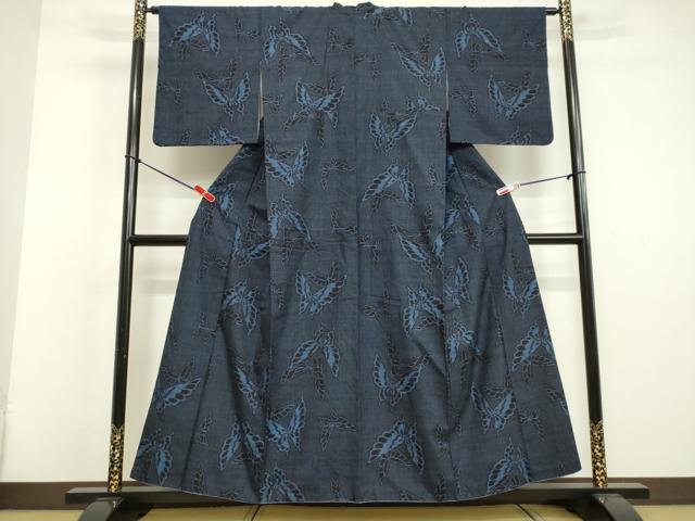 平和屋着物●本場結城紬　重要無形文化財　100亀甲　舞蝶文　正絹　逸品　DAAV6564ps 平和屋着物○本場結城紬 重要無形文化財 100亀甲 舞蝶文 正絹