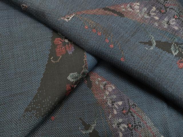 平和屋着物●本場大島紬　9マルキ　孔雀花文　正絹　逸品　DAAV8638tw