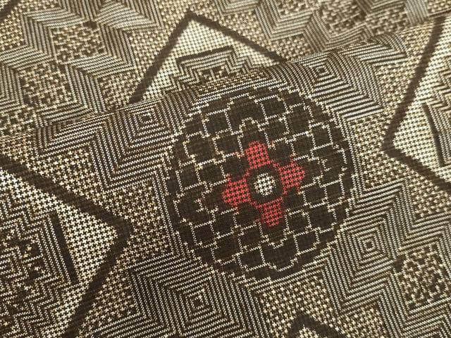 平和屋着物○本場大島紬 龍郷絣 花菱文 正絹 逸品 DAAV8650tw