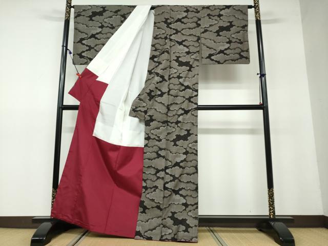 平和屋着物○本場大島紬 9マルキ 雲霞文 正絹 逸品 DAAW5232ud