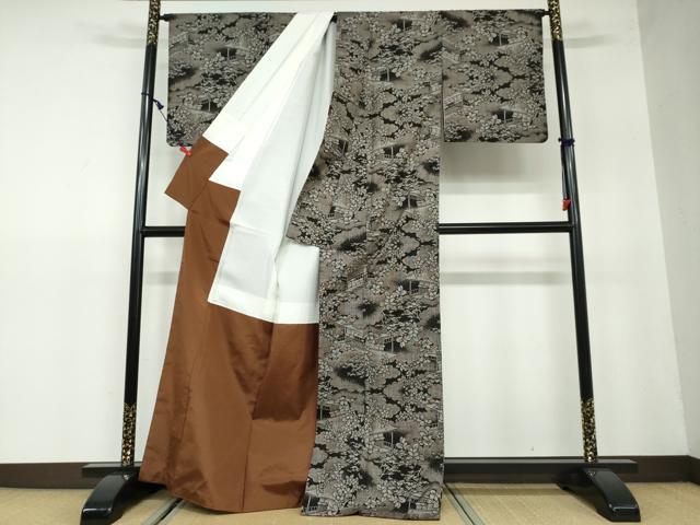 平和屋着物○本場大島紬 古代染色純泥染 割り込み絣 風景草花文