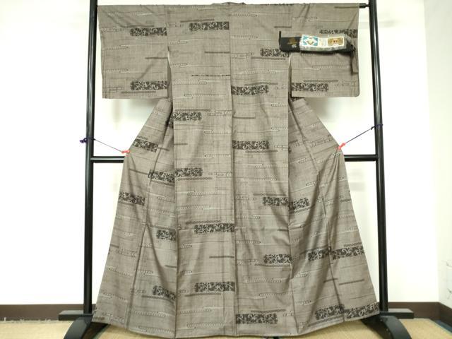 m*i様 本場大島紬 反物 9マルキ 古代染色 純泥染　流水蝶文 証紙付き 未使 平和屋着物○本場大島紬 9マルキ 古代染色 純泥染 横段花