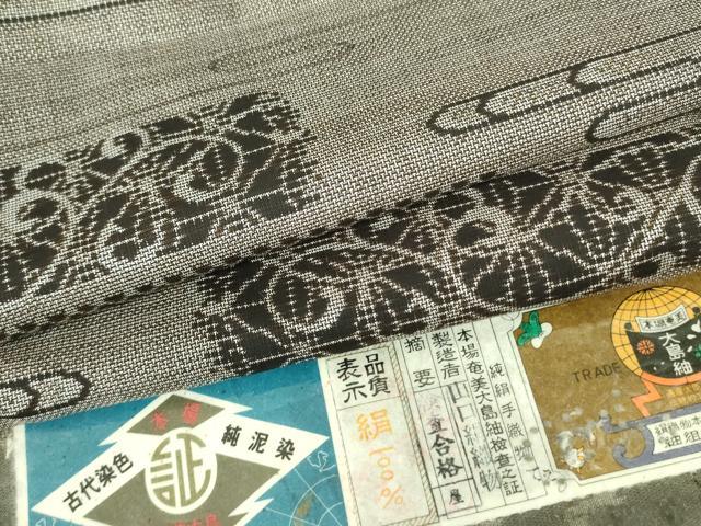 m*i様 本場大島紬 反物 9マルキ 古代染色 純泥染　流水蝶文 証紙付き 未使 平和屋着物○本場大島紬 9マルキ 古代染色 純泥染 横段花