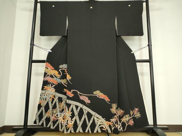 平和屋着物●豪華黒留袖　駒刺繍　籬松文　金糸　正絹　逸品　DAAX3780az