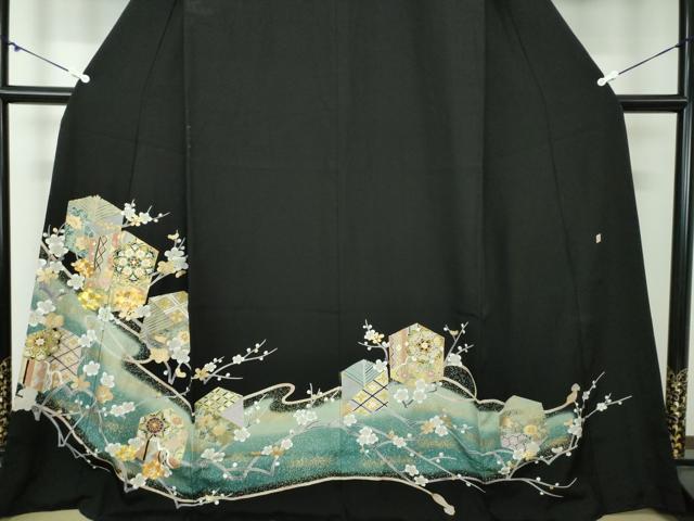 平和屋着物●豪華黒留袖　作家物　駒刺繍　亀甲吉祥花文　暈し染め　金彩　正絹　逸品　DAAX4979ps 平和屋着物○豪華黒留袖 作家物 駒刺繍 亀甲吉祥花文 暈