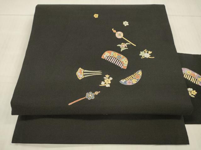 平和屋着物●九寸名古屋帯　総刺繍　櫛　簪　草花文　黒地　金糸　正絹　逸品　DAAX8854cm