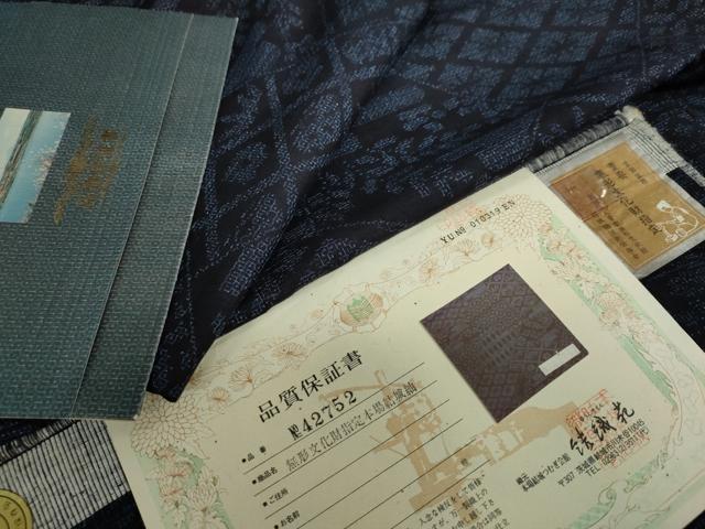 平和屋着物●本場結城紬　重要無形文化財　結織苑　石畳草花文　保証書付き　正絹　逸品　DAAY5344ud