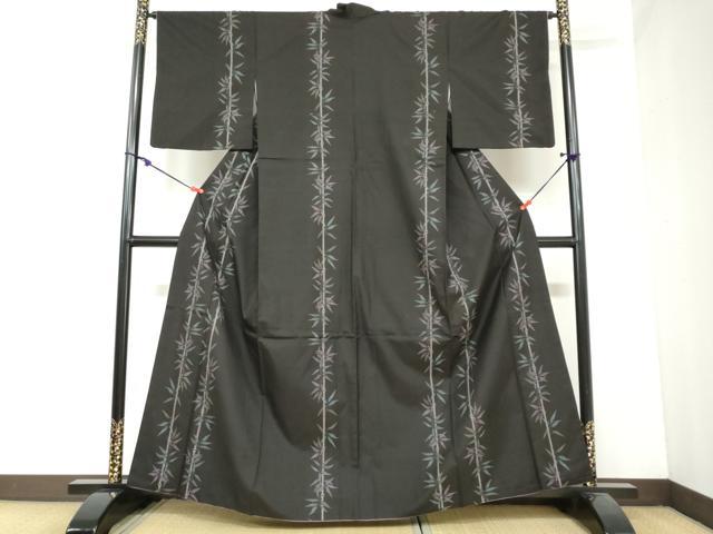 平和屋着物●本場大島紬　9マルキ　地空き　色紙風景草花文　正絹　逸品　DAAY5403ud 平和屋着物○本場大島紬 9マルキ 地空き 笹竹文 黒地 正絹 逸品