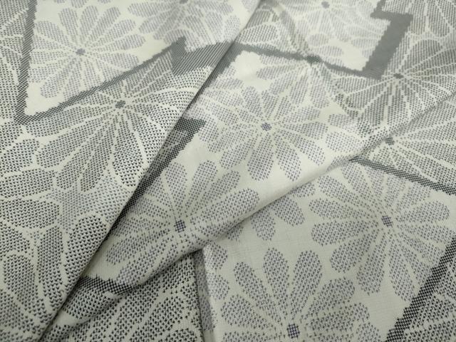 平和屋着物●本場大島紬　白大島　7マルキ　松皮菱花尽くし文　正絹　逸品　DAAY5864ud